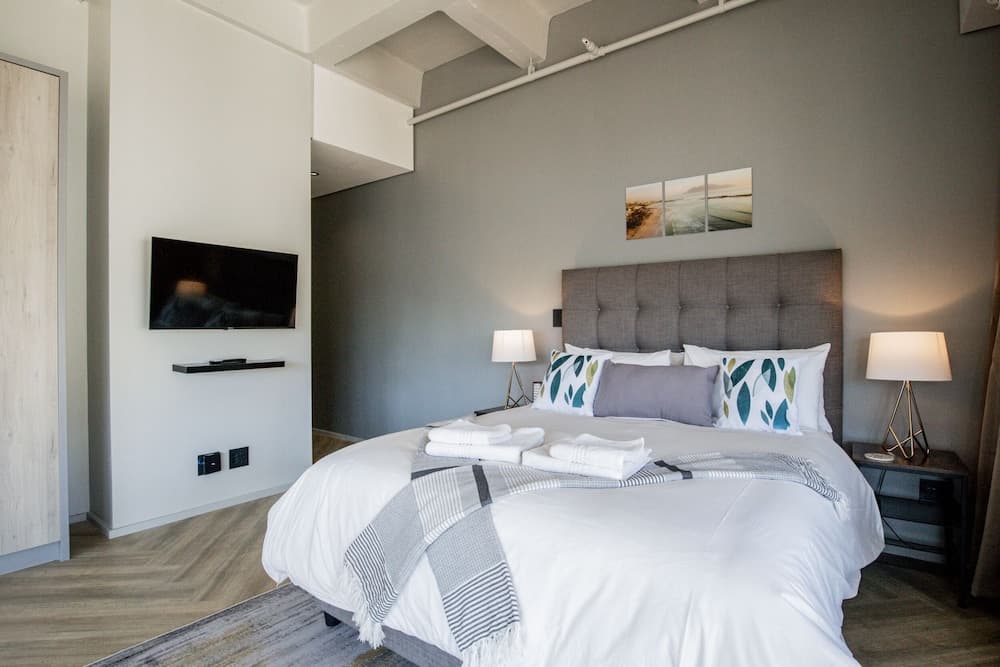 One Thibault Square 1605 by CTHA