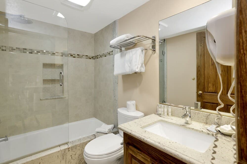 2249-forest Shores Condo Suite 1 Bedroom Home by Redawning