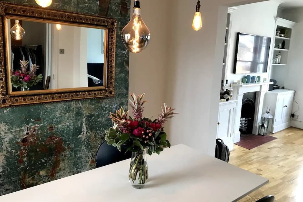 Stylish 2 Bedroom Apartment in Fulham With a Garden Terrace