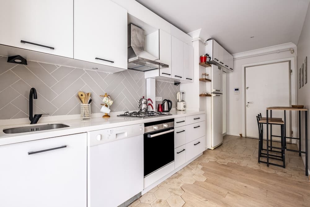 Flat With Backyard Near Idealtepe Marmaray Station