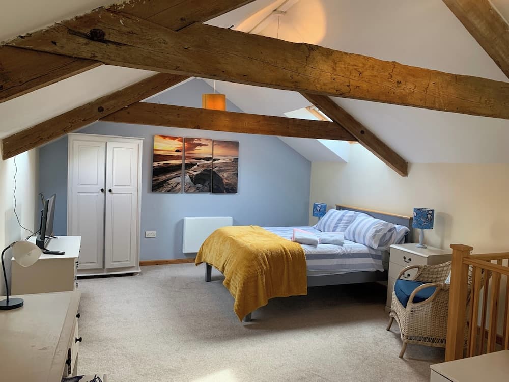 1 Bed-pet Friendly-parking-patio-close to Coasts