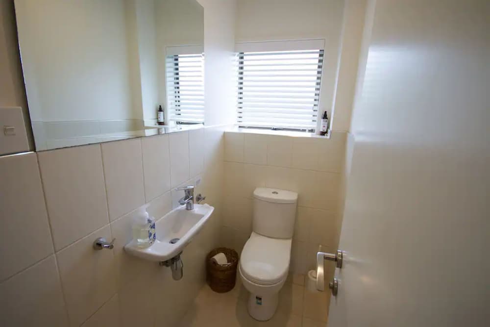 Bright 2 Bedroom Home in East Auckland