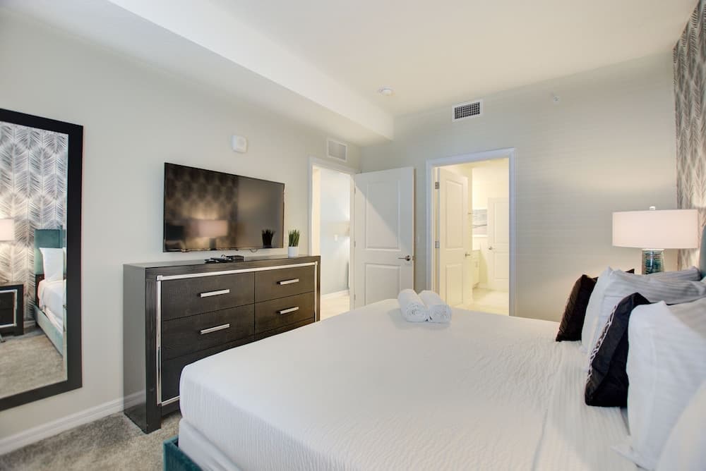 Decadent Penguin - Storey Lake By Shine Villas 704 2 Bedroom Apts