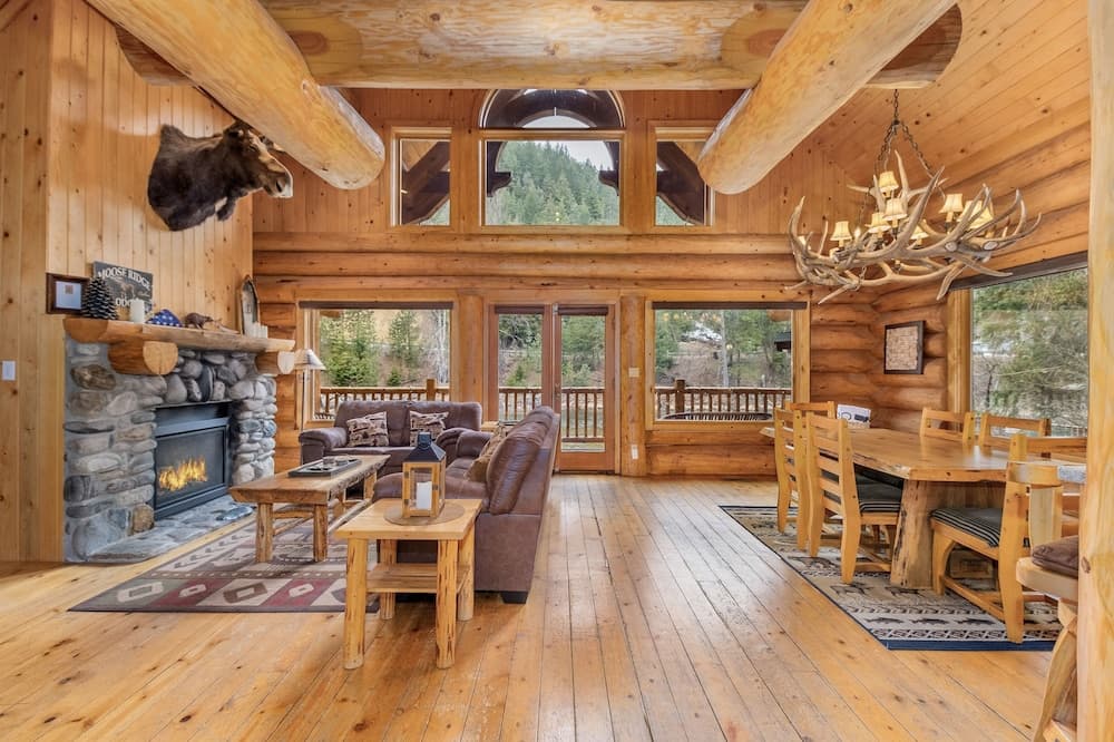 Moosehead Lodge 3 Bedroom Home by Redawning