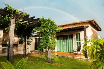 Chal Aconchegante com Vista Jardim em Vila - 06