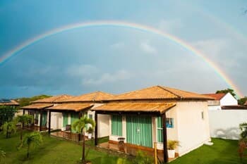 Chal Aconchegante com Vista Jardim em Vila - 04