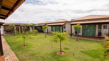 Chal Aconchegante com Vista Jardim em Vila - 05