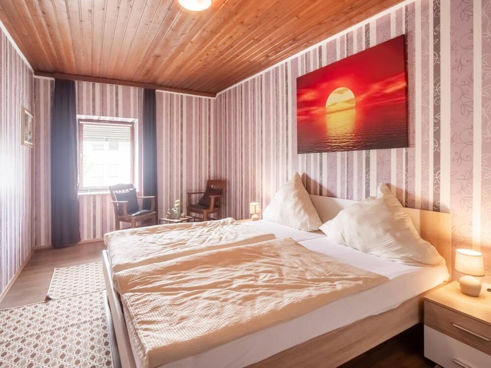 Holiday Home for Groups in Kinheim