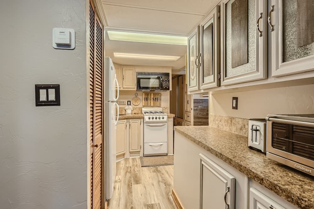 New Listing! Adventurer's Delight 1 Bedroom Condo by Redawning