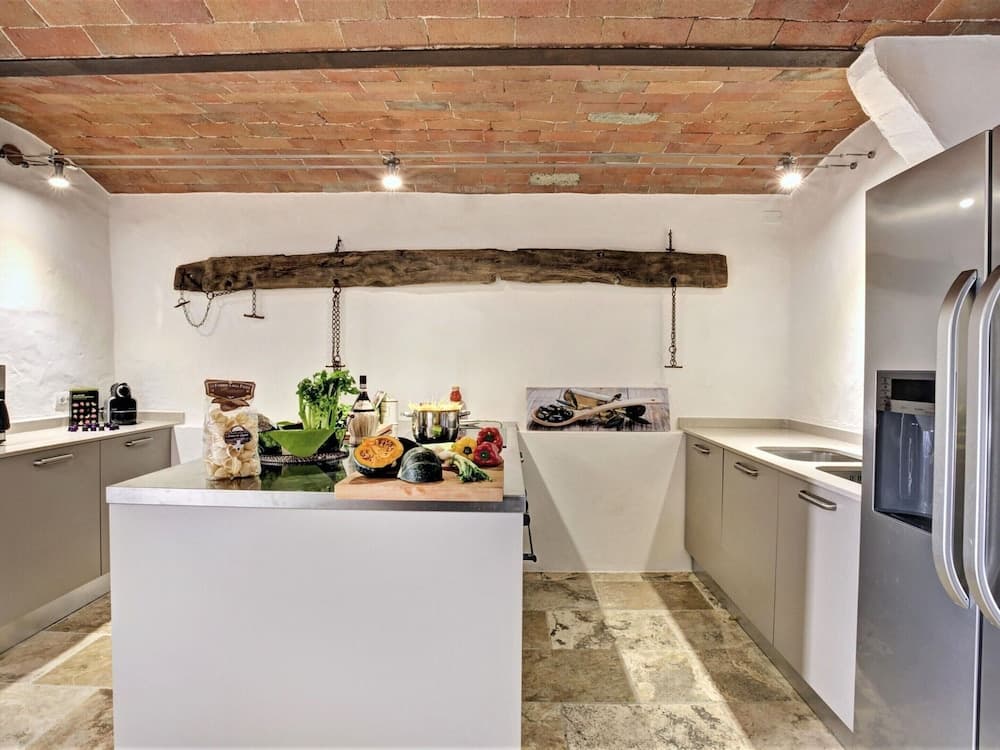 Villa in Chianti With Pool & Tennis Court