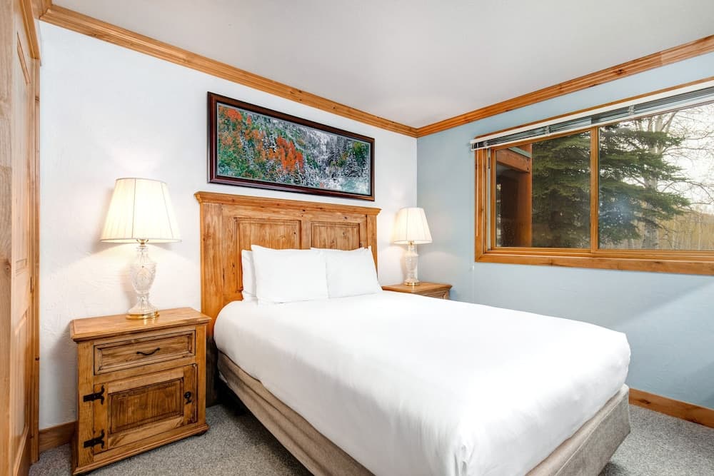 Snow Flower 043 3 Bedroom Condo by RedAwning