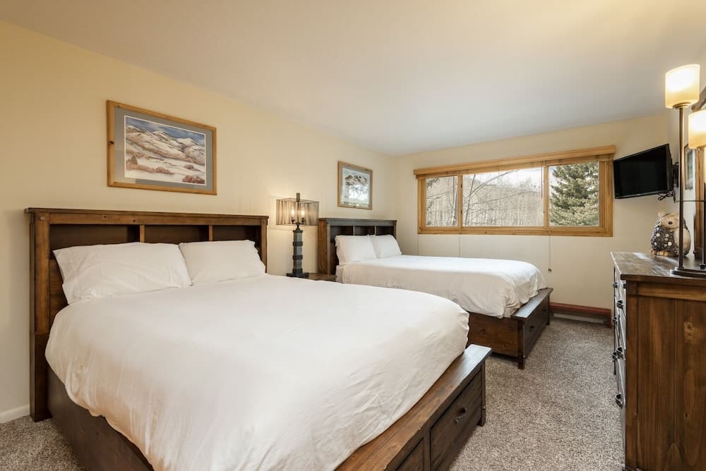 Snow Flower 055 2 Bedroom Condo by RedAwning