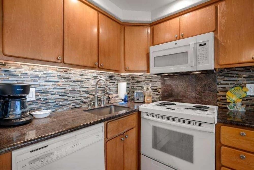Kihei Surfside, #508 1 Bedroom Condo by RedAwning