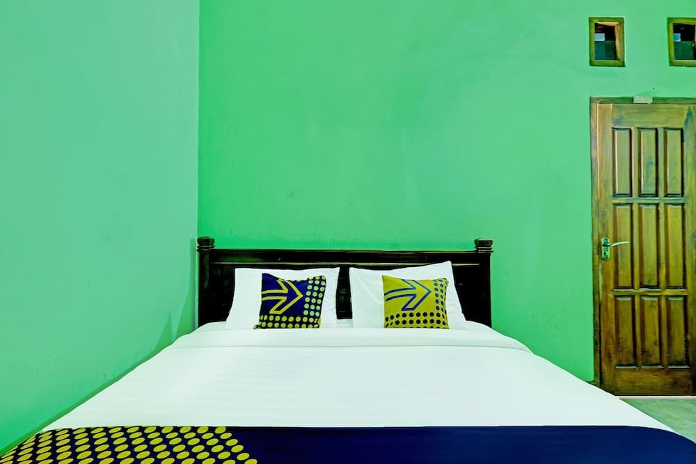 OYO Homes 91095 Desa Wisata Conto