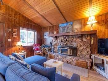 The Little Cabin That Could - Get Cozy In Big Bear 2 Bedroom Home by Redawning