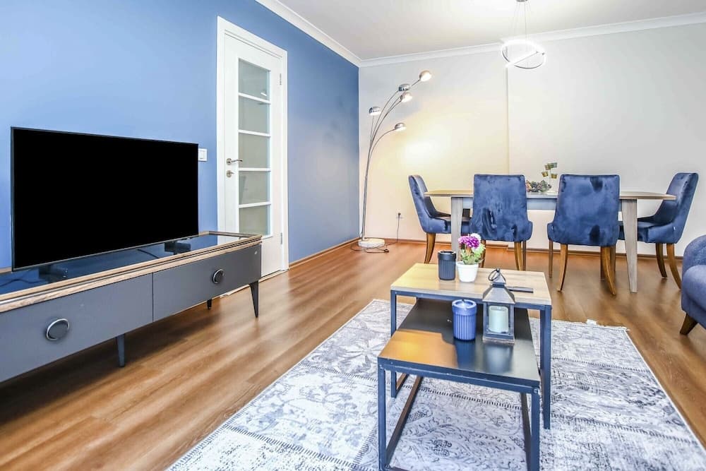 Flat With Balcony Close to Viaport Marina Tuzla