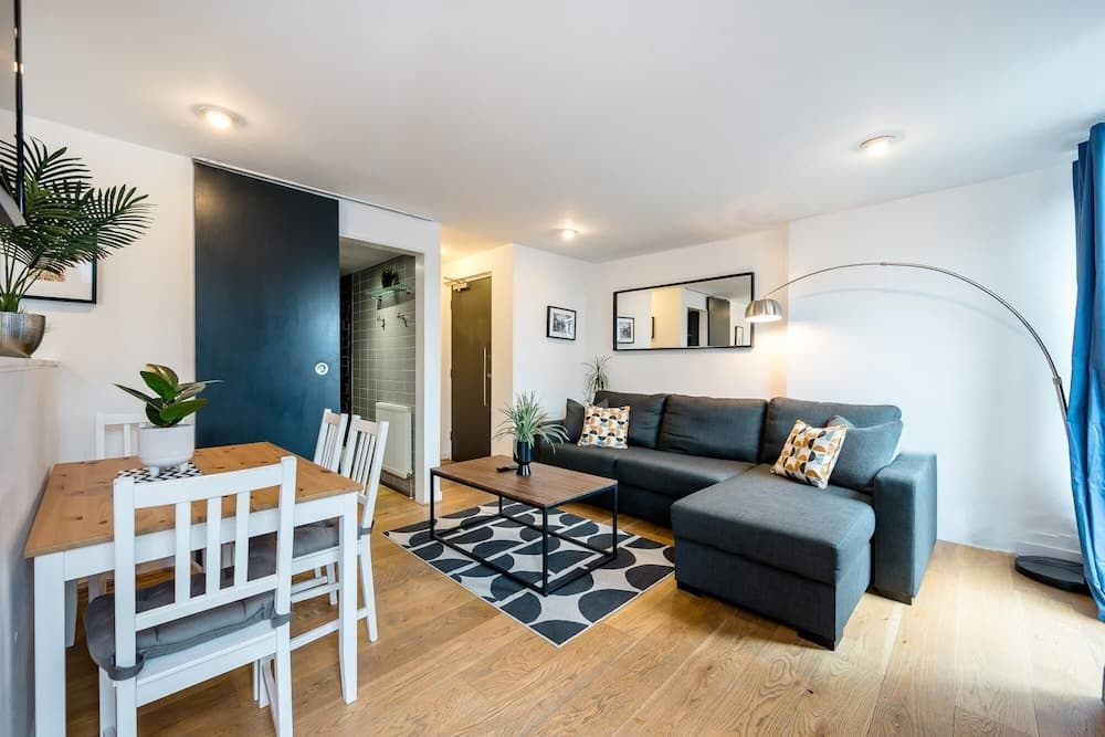 Private Central Apartment w Roof Terrace