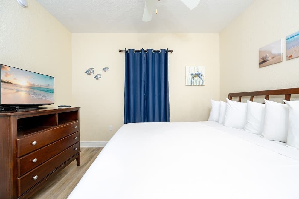 Crystal Shores West 807 2 Bedroom Condo