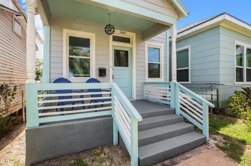 Seahorse Cove - Close to the Beach w Hot Tub