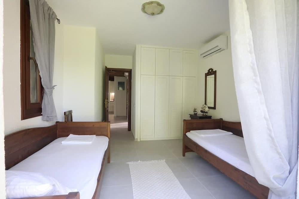 Experience the Luxurious Life at Villa Naoumi