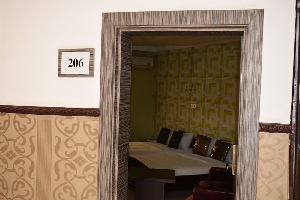 Savannah Suites Limited