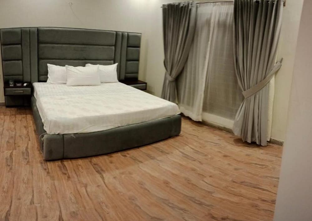 Grand Hayat Guest House