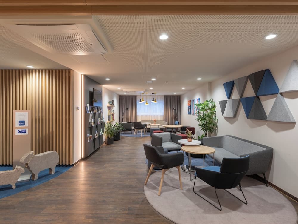 Holiday Inn Express Hamburg South A7 AS42 by IHG