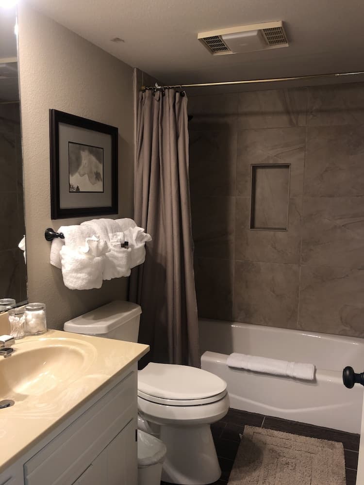 Forest View, Log-sided two Bedroom, two Bath Condo on Lake Ouachita. by Redawning