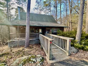 Forest View two Bedroom, two Bath Harbor North Luxury Loft Cottage With Private hot tub o Lake on Ouachita. by Redawning