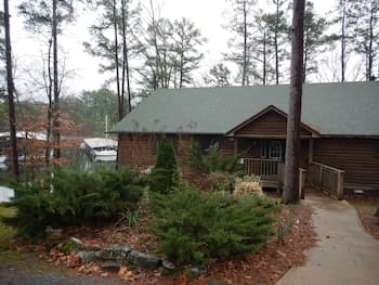 Lake View Three Bedroom, Three Bath Harbor North Luxury Cottage With Private hot tub Overlooking Lake Ouachita. by Redawning