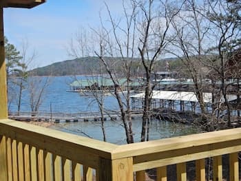 Lake View Three Bedroom, Three Bath Cottage With Private hot tub Overlooking Lake Ouachita. by Redawning