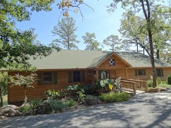 Luxury Three Bedroom, Three Bath Cottage With hot Overlooking Lake Ouachita. by Redawning