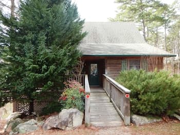 Luxury, Loft, Log-sided two Bedroom Harbor North Cottage on Lake Ouachita. by Redawning