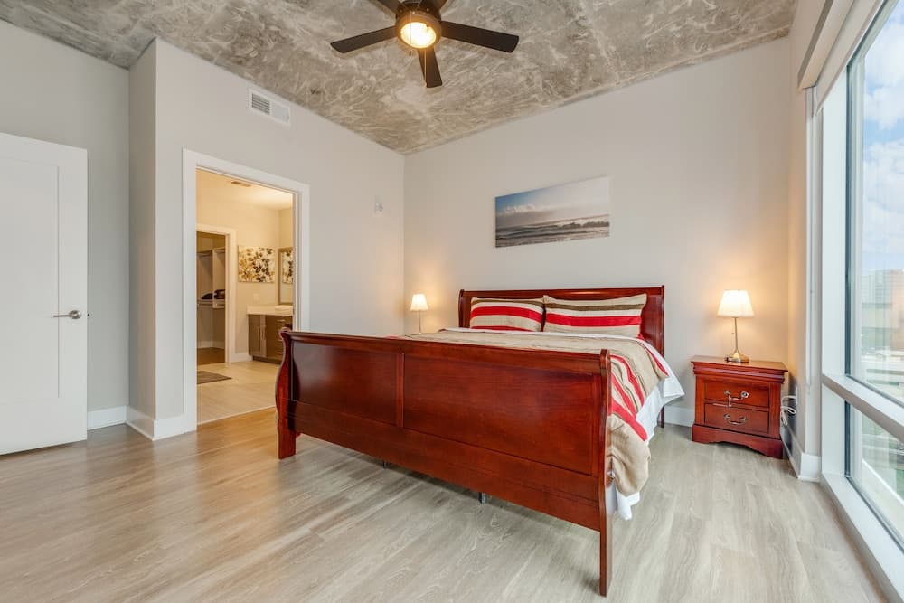 Spacious 2br Apt near Convention Center