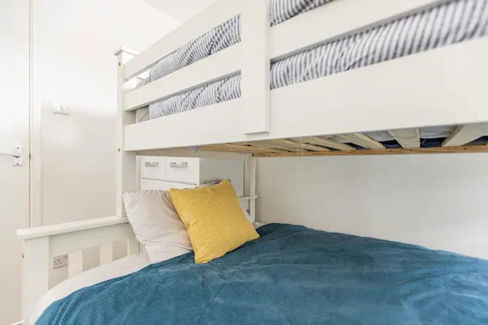 Mordenised 2 Bedroom House Close to City Centre