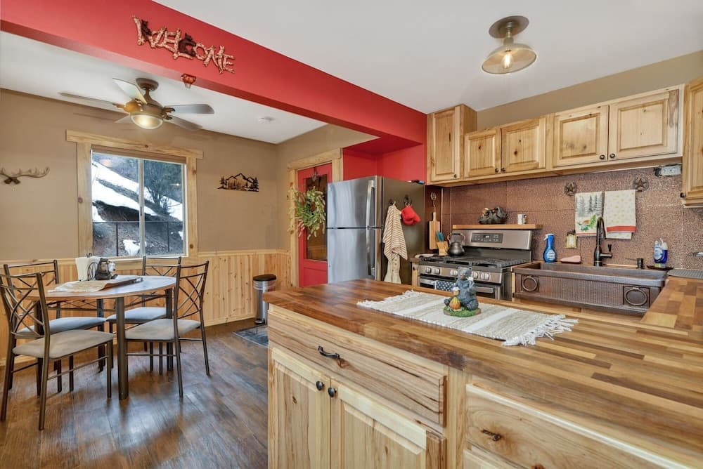 2267-emma's Cottage 1 Bedroom Chalet by Redawning