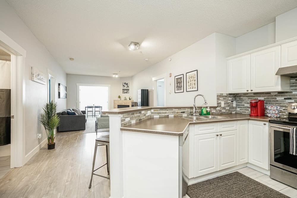 Cozy Condo w Parking Wifi Coffee - 5min2stampede
