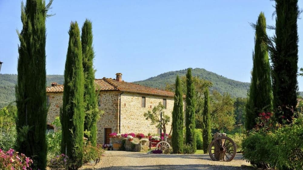 Beautiful Farmhouse With Heated Pool and Jacuzzi-mulino Della Villa