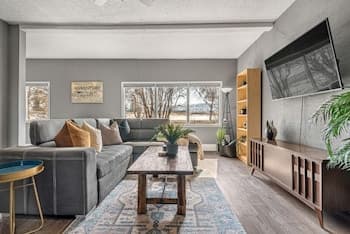 Adventure Nest I No Service Fees I Pool Table I TV