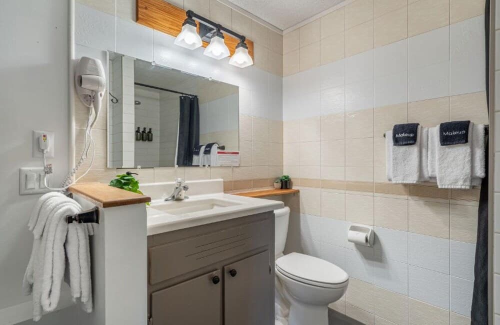 The Aura No Service Fees Lake View Hot Tub