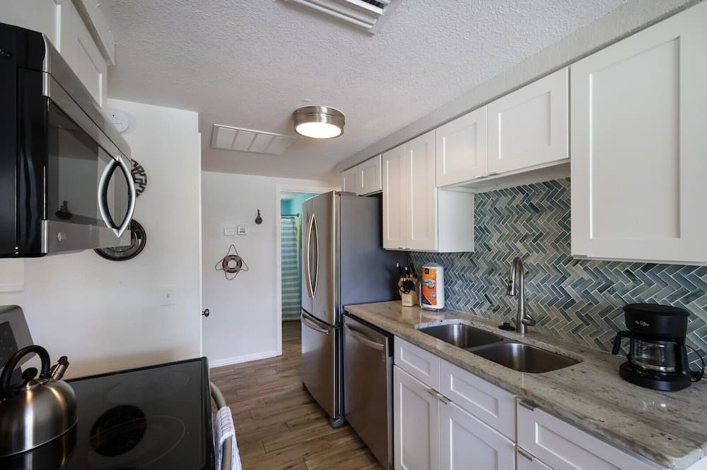 Peacock Paradise 2 Bedroom Bungalow by Redawning