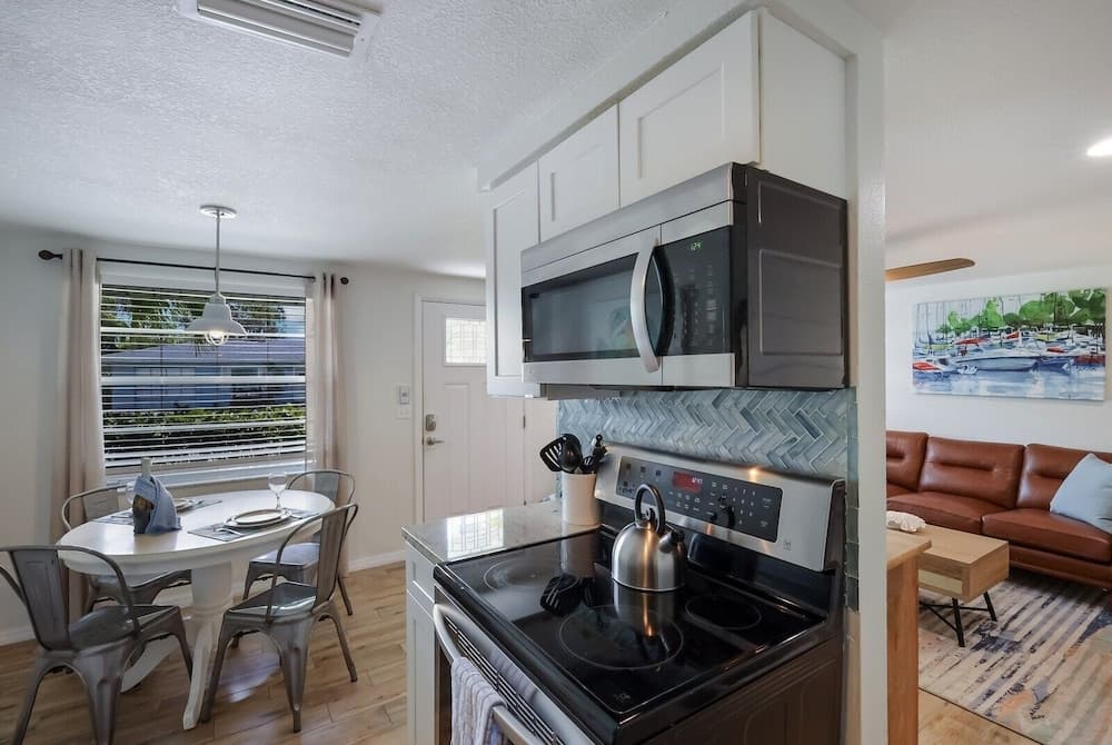 Peacock Paradise 2 Bedroom Bungalow by Redawning