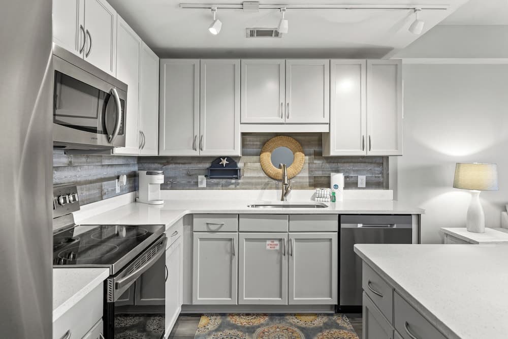 Laketown Wharf 304 - Zaffos By The Sea