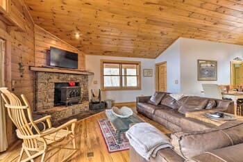 Maggie Valley Home w/ Mtn Views & Screened Porch!
