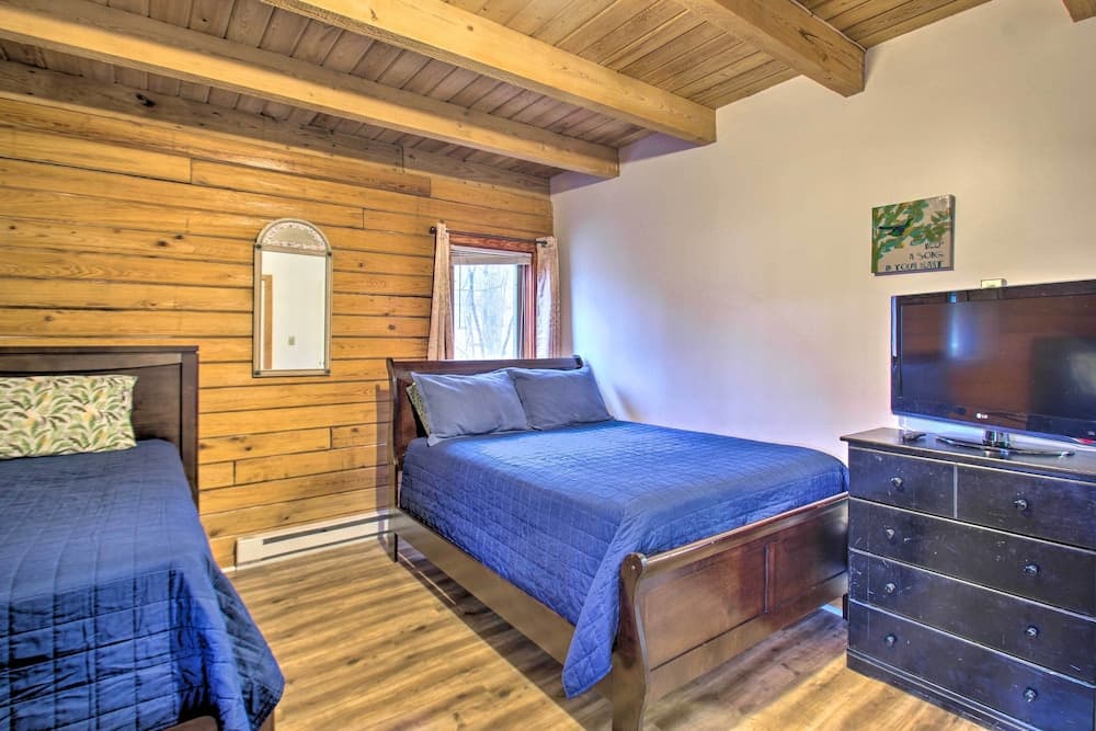 Wintergreen Home w/ Deck - Near Skiing & Hiking!