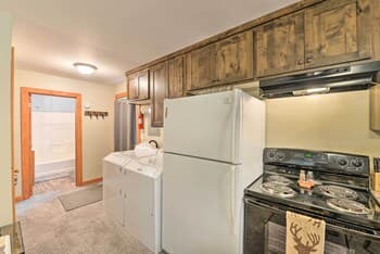 Family Cabin w/ Fire Pit - 25 Miles to Yellowstone