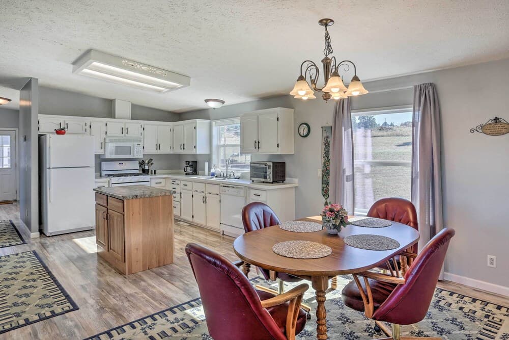 Black Hills Home ~ 6 Mi to Custer State Park!