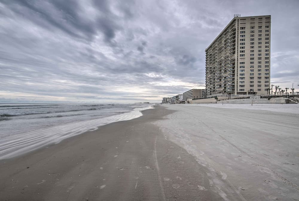 Daytona Beach Shores Condo - 5 Mi to Pier!