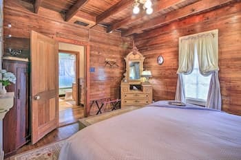 The 'amorosa Cottage' w/ Patio - Walk Downtown!