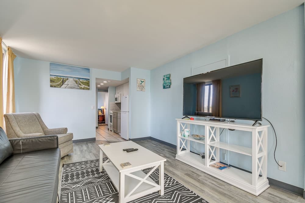 Myrtle Beach Condo w/ Lazy River: Walk to Beach!